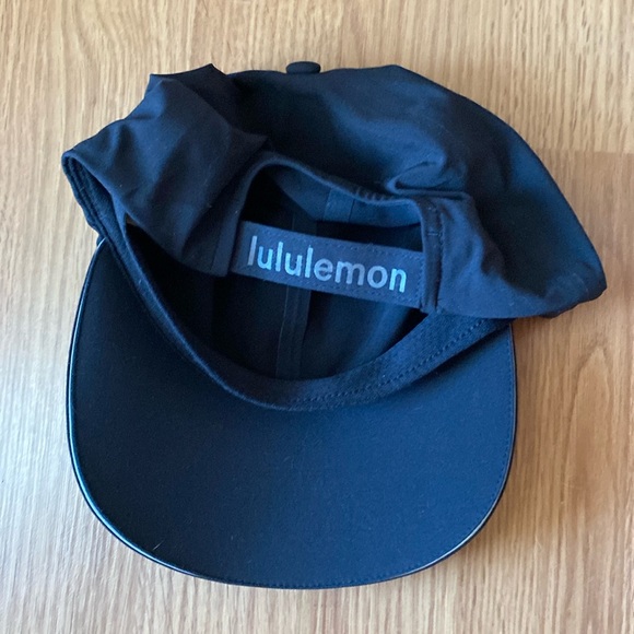 ❤️ Lululemon Fast and Free Black Hat NWOT - Picture 4 of 8
